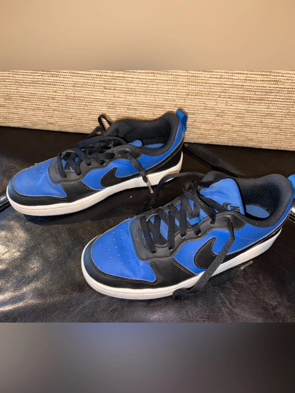 Nike Low-Top Sneakers in Royal Blue and Black 6Y